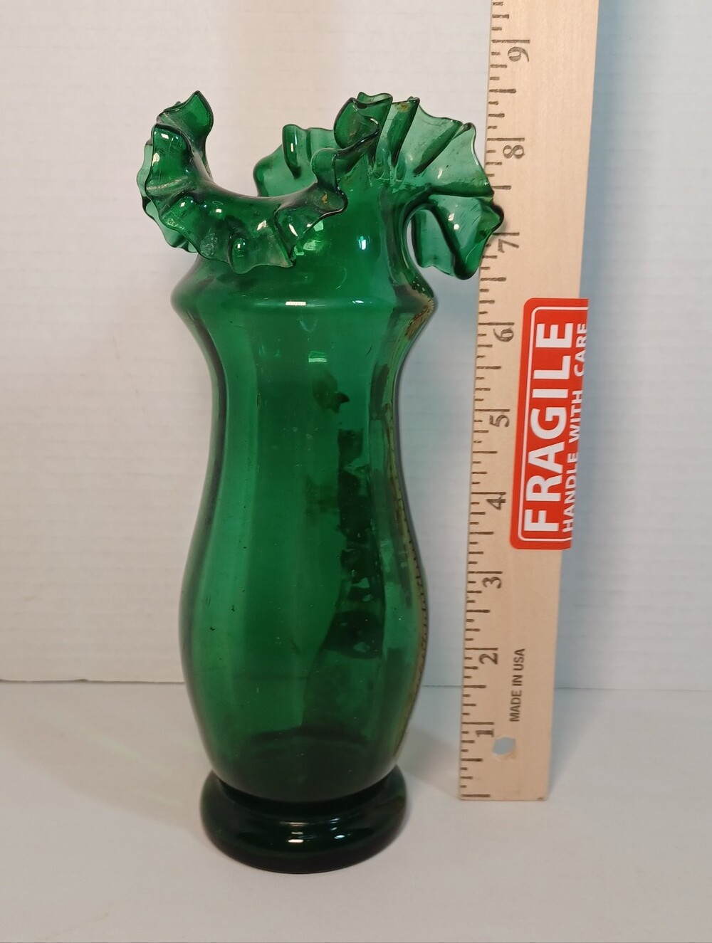 Fenton Style Green Hand-Painted Glass Ruffled Vase Beautiful Victorian Style - Picture 5 of 11